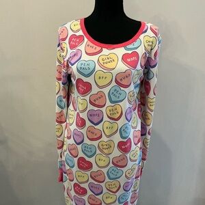 Nightshirt long sleeve  with hearts and comes with a scrunchie